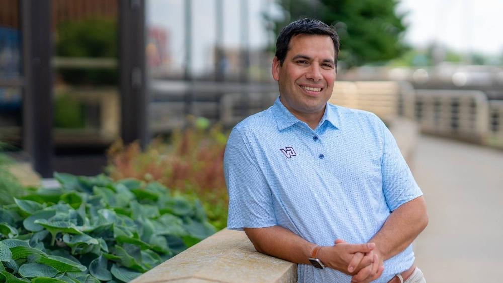 Victor Cardenas '00 2024 Alumni Service Award Recipient